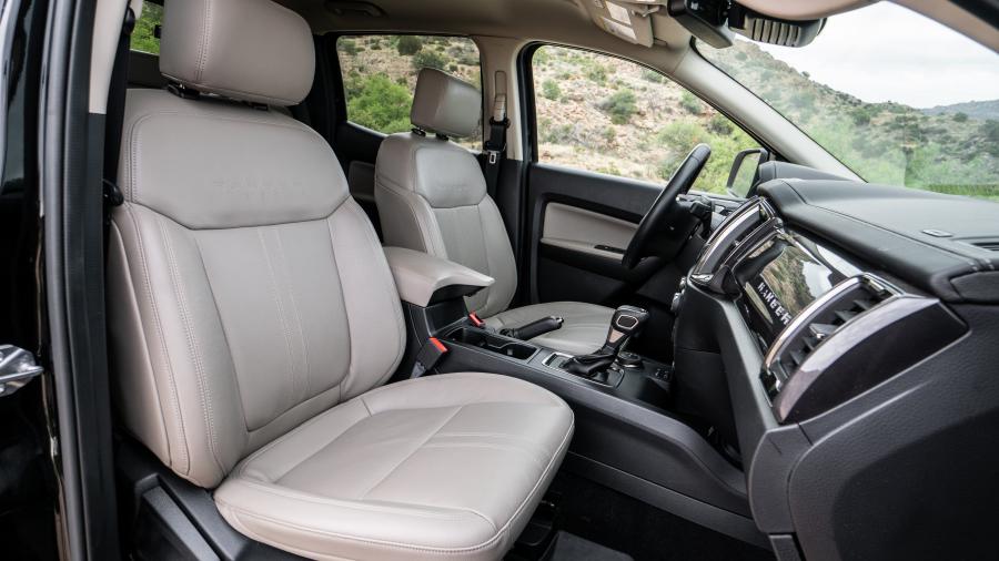Интерьер Ford Ranger FX4 Lariat SuperCrew 2018 года  (NA) (фото 21 из 43)